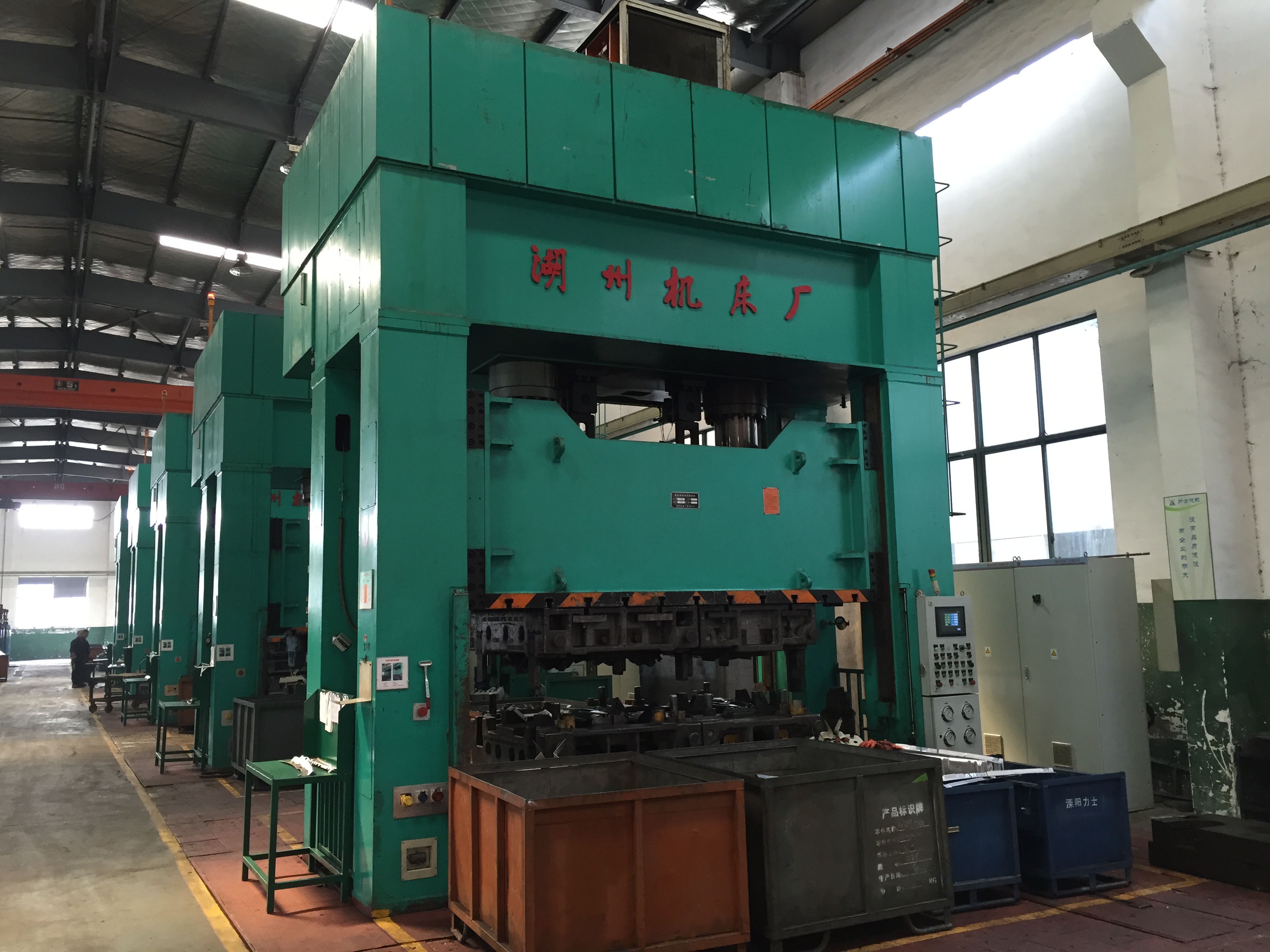 原文件名：沖壓件液壓機流水線保養(yǎng)2.JPG